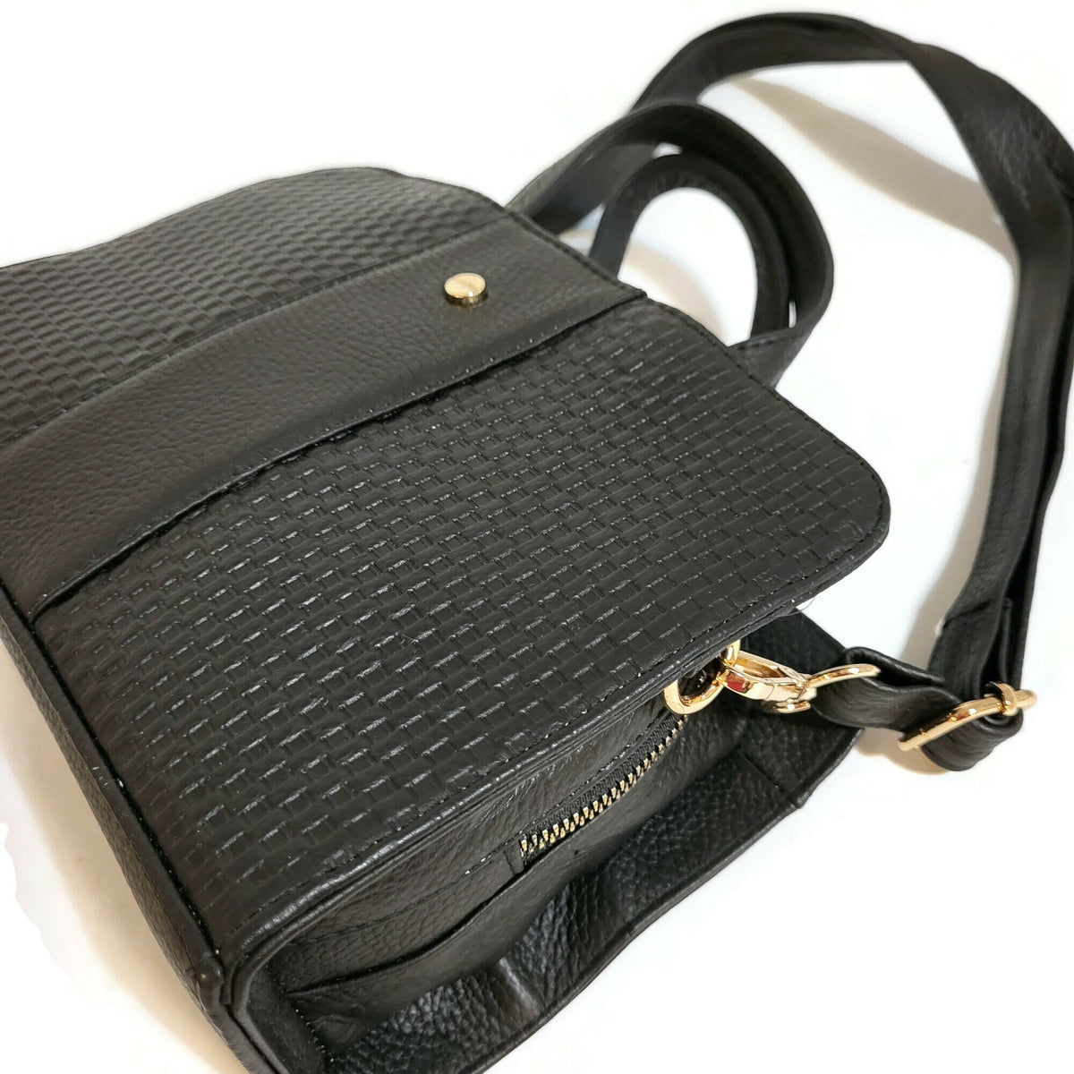 Handmade Black Leather Shoulder Bag: Minimalist Zipper Handbag