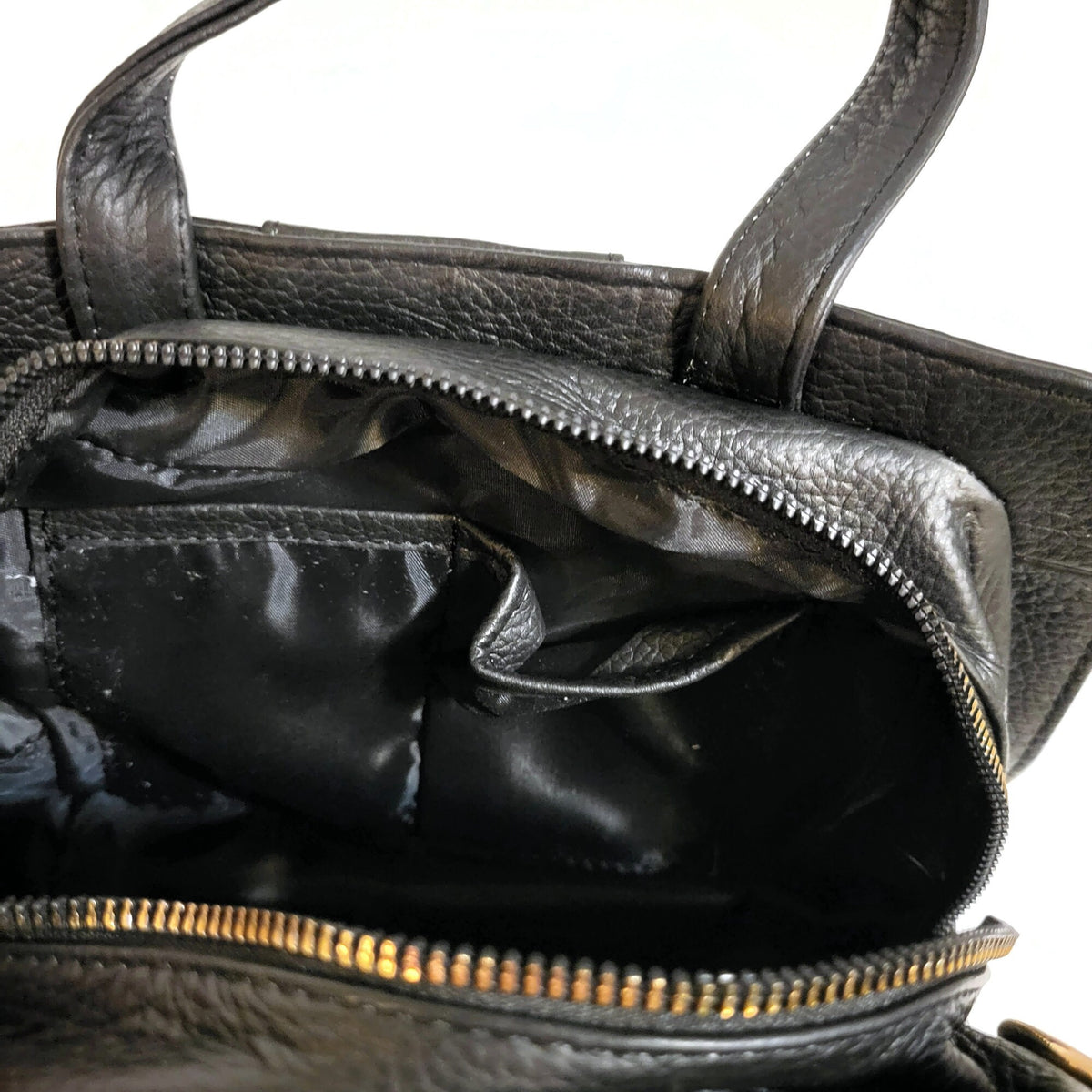 Handmade Black Leather Shoulder Bag: Minimalist Zipper Handbag