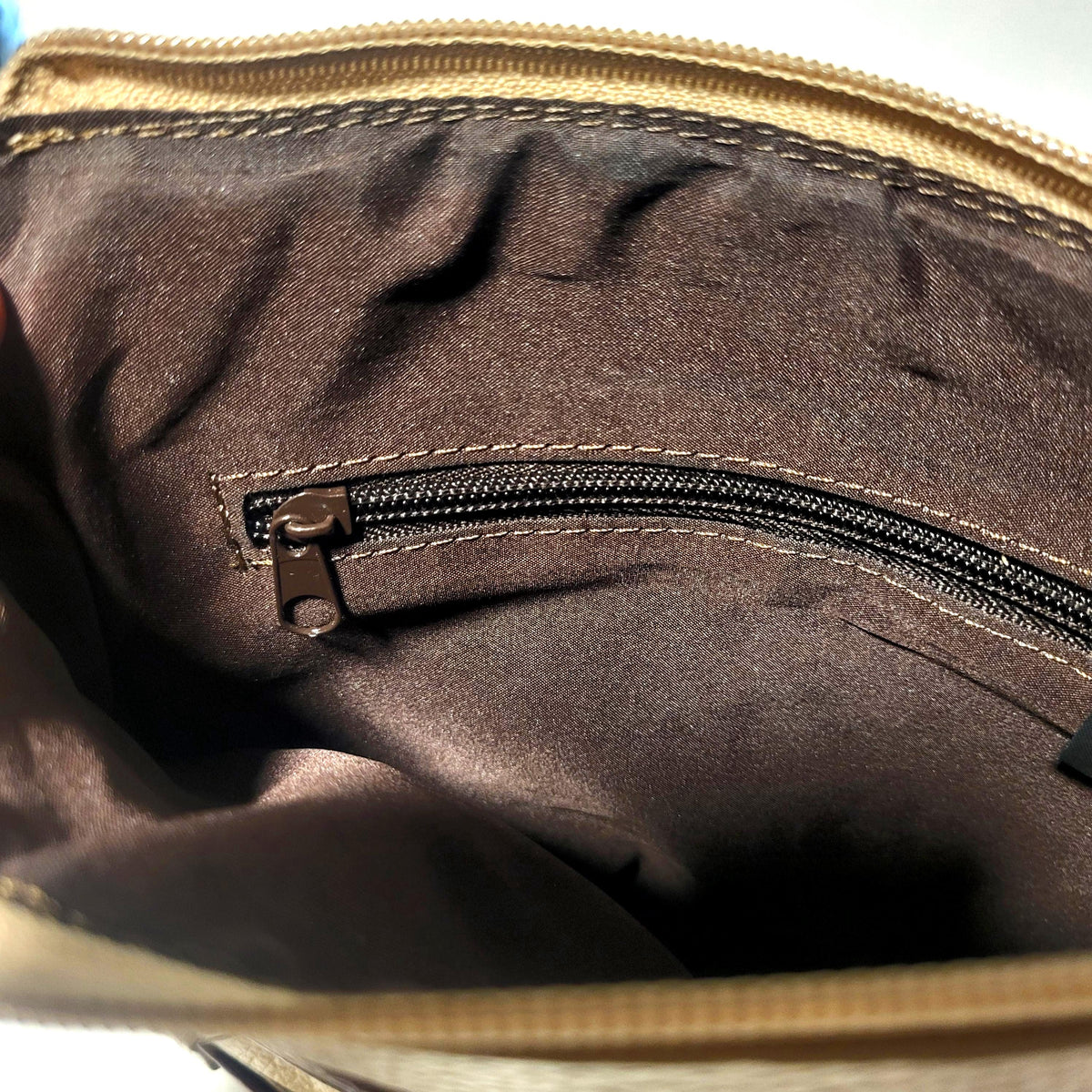 Handmade Leather Crossbody Bag: Women's Messenger Bag