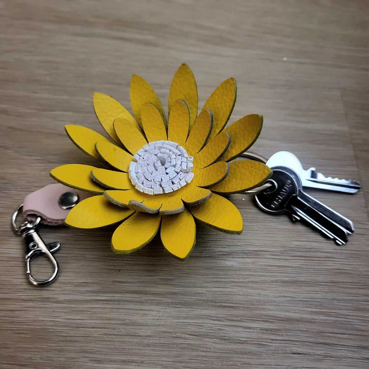 Sunflower Leather Keychain – Handmade Floral Bag Charm – Personalized Gift for Her