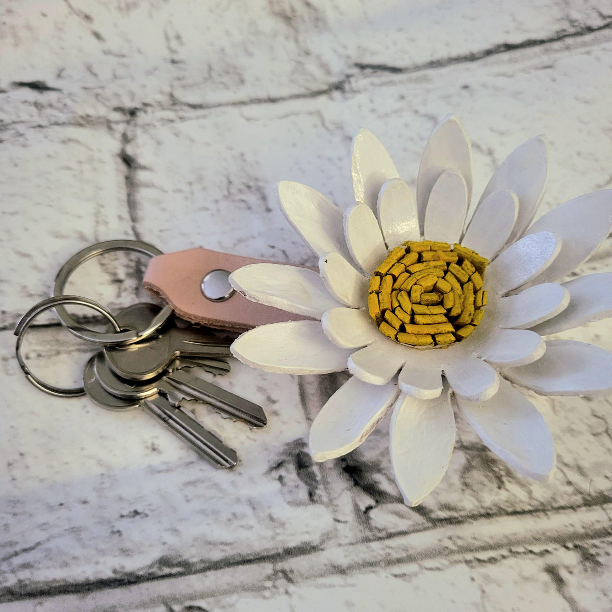 White Leather Sunflower  Keychain – White Floral Accessory with Metal Ring – Gift for Women, Personalized