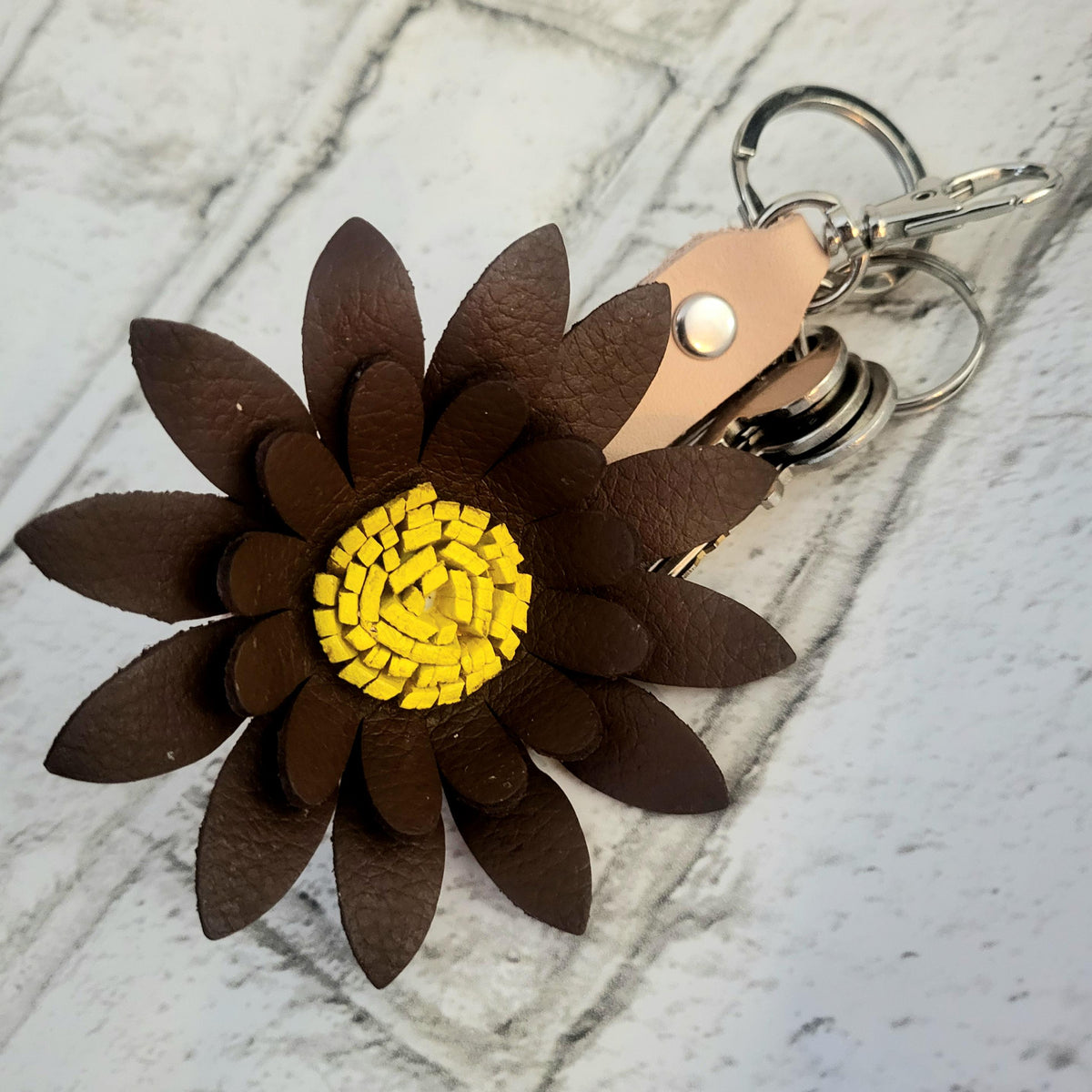 Brown Leather Flower Keychain – Handmade Bag Charm – Rustic Floral Gift for Her