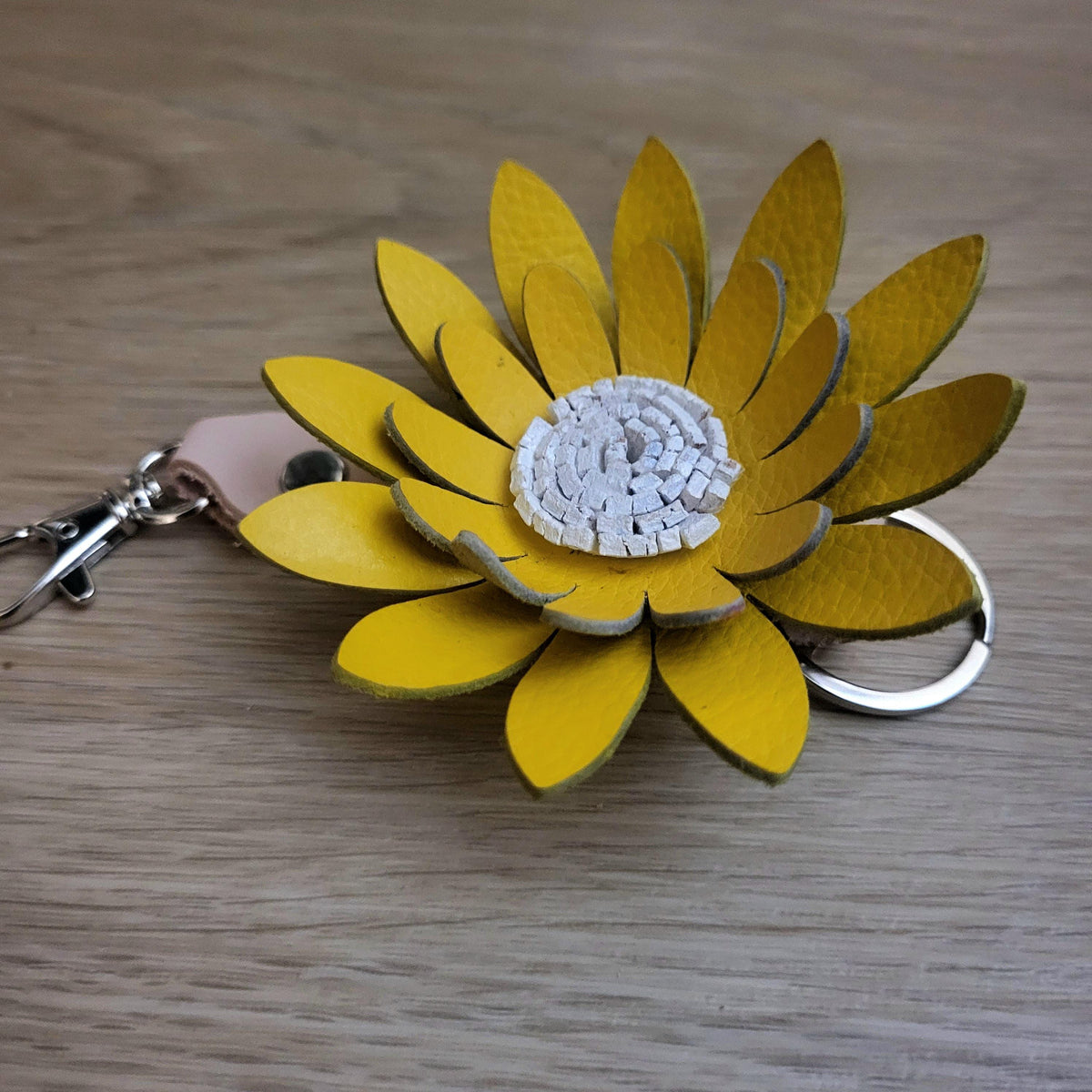 Sunflower Leather Keychain – Handmade Floral Bag Charm – Personalized Gift for Her