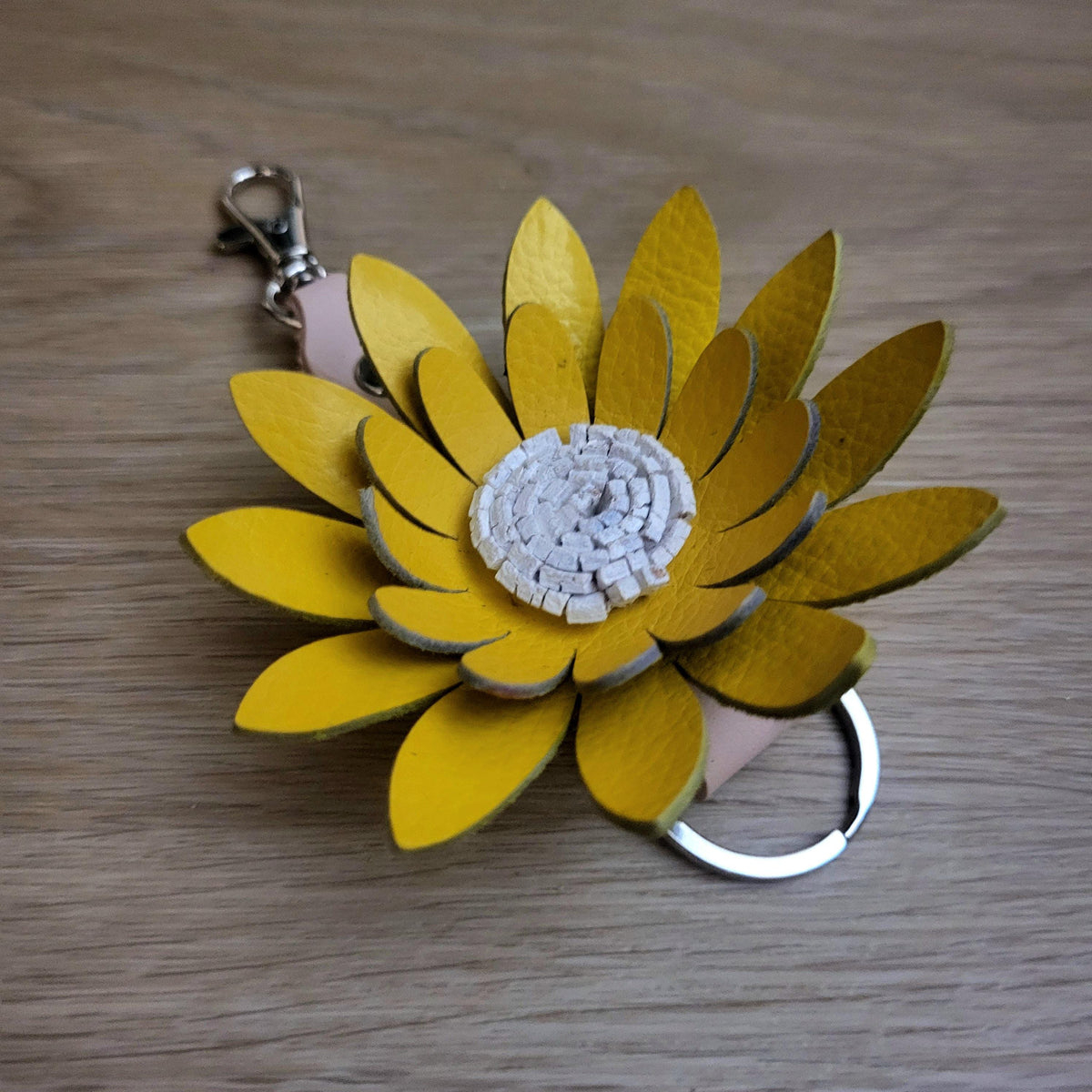 Sunflower Leather Keychain – Handmade Floral Bag Charm – Personalized Gift for Her