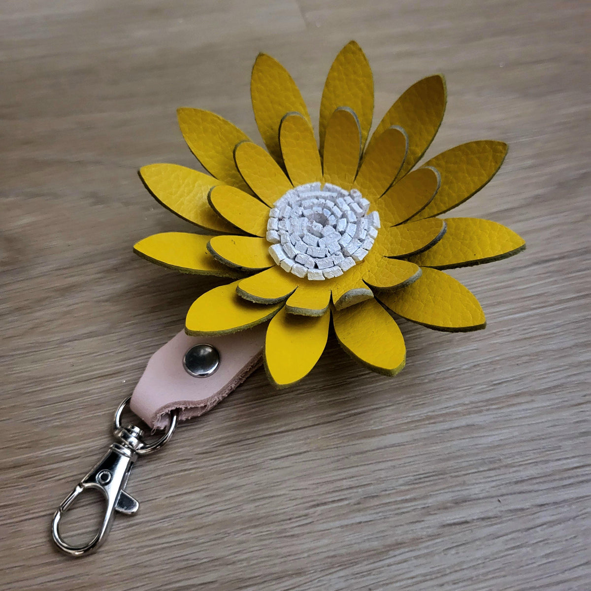 Sunflower Leather Keychain – Handmade Floral Bag Charm – Personalized Gift for Her